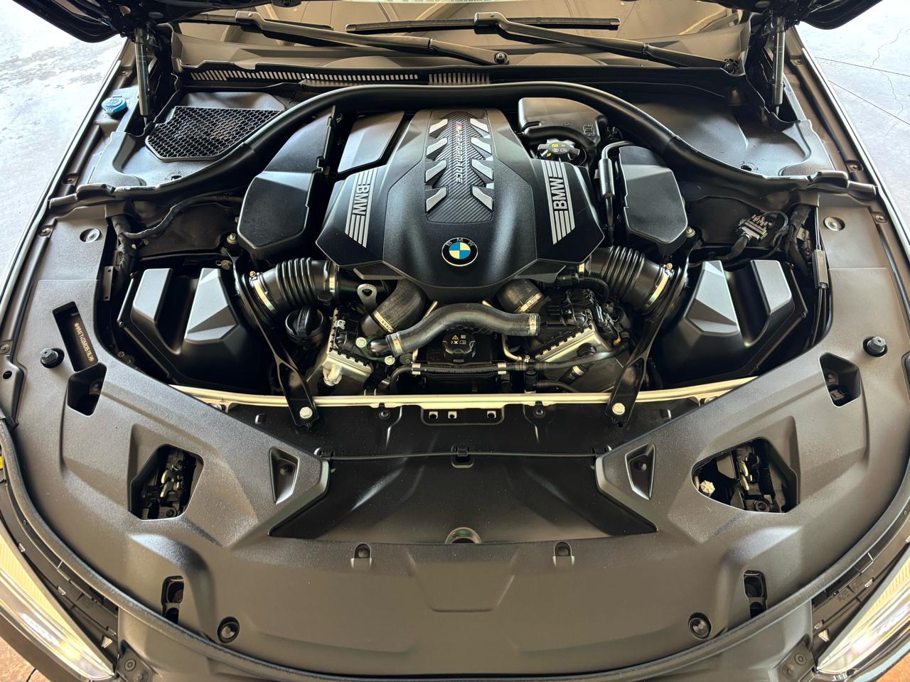 BMW 8 Series M850i xDrive Convertible 2024