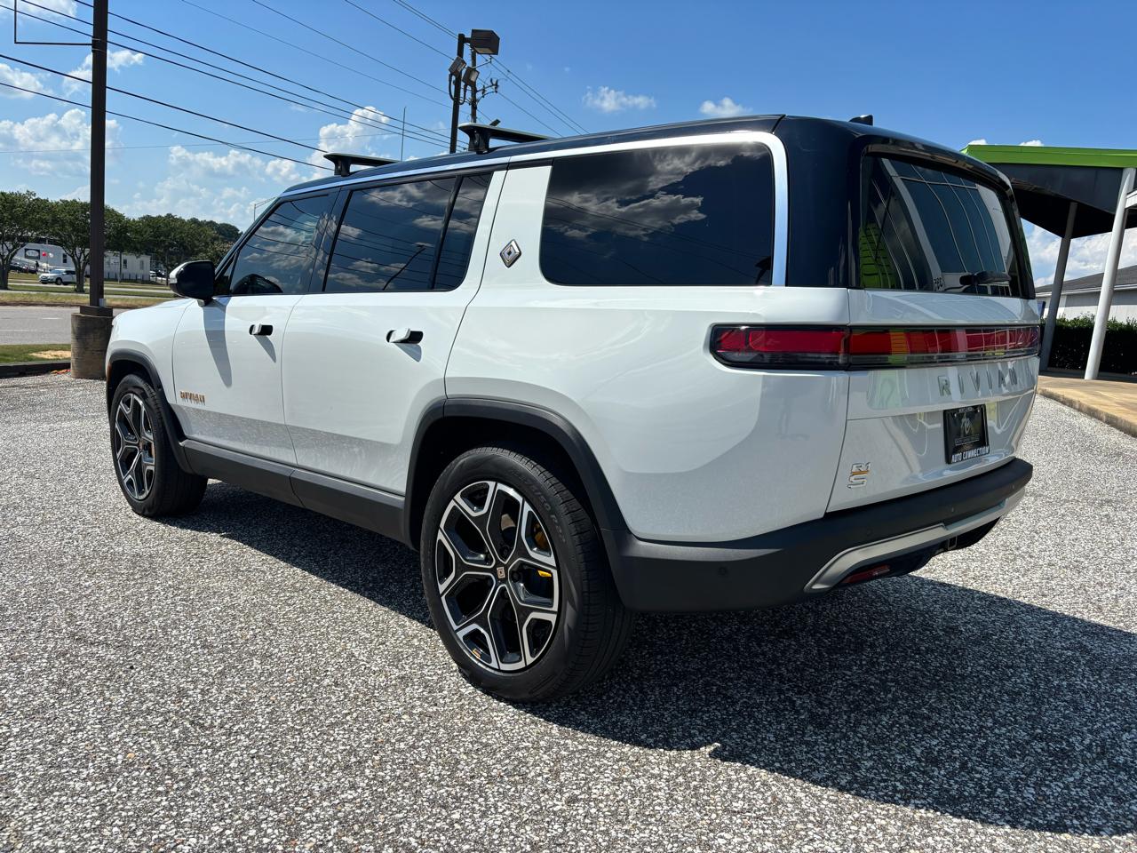 Rivian R1S Adventure Quad-Motor Large Pack 2024