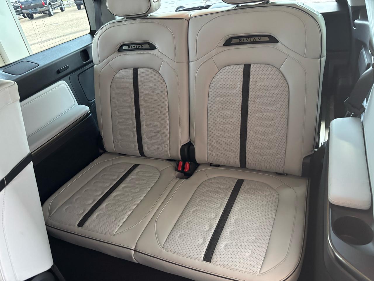 Rivian R1S Adventure Quad-Motor Large Pack 2024