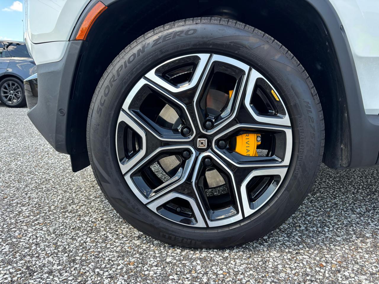Rivian R1S Adventure Quad-Motor Large Pack 2024