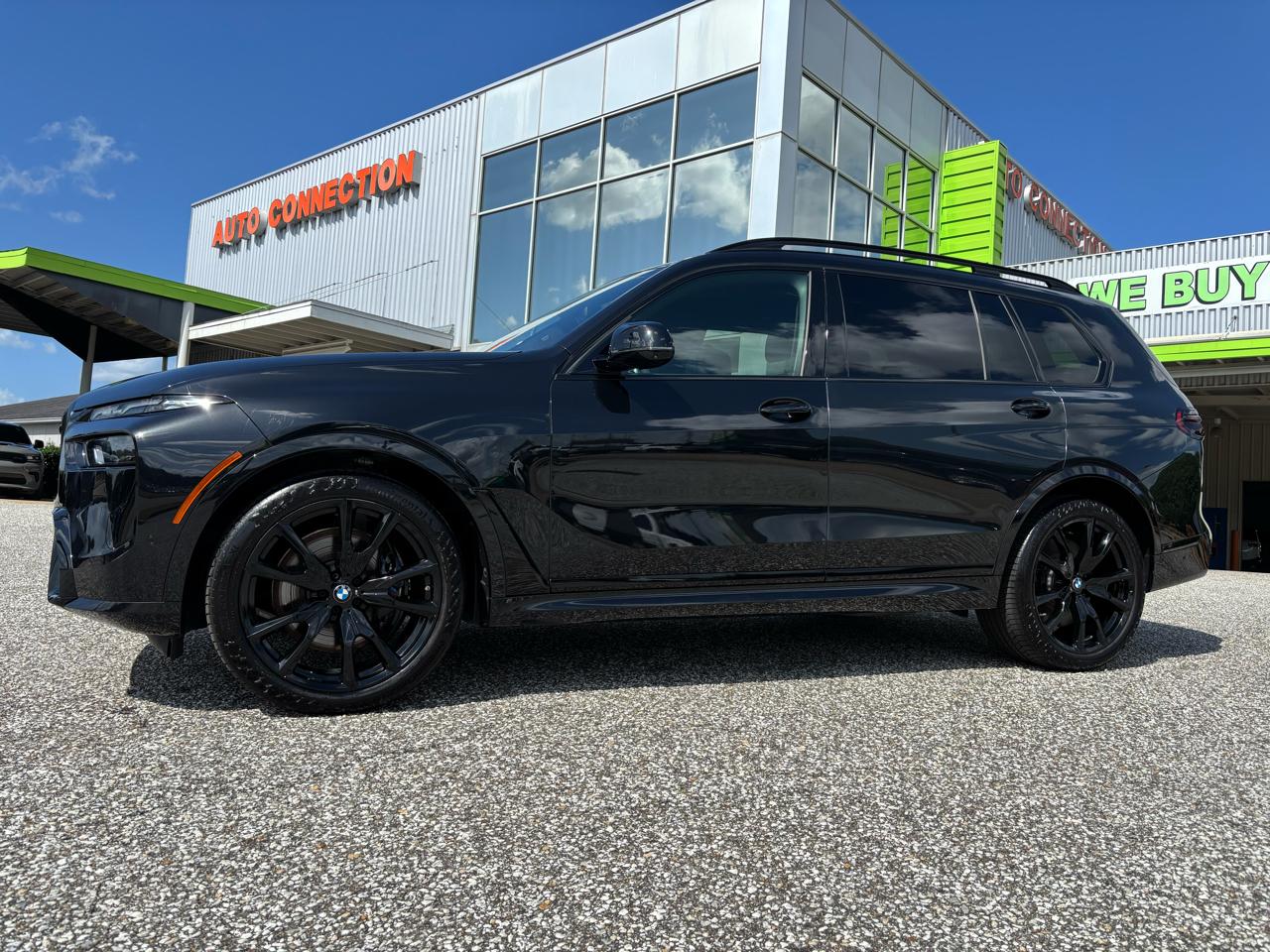 BMW X7 M60i Sports Activity Vehicle 2025