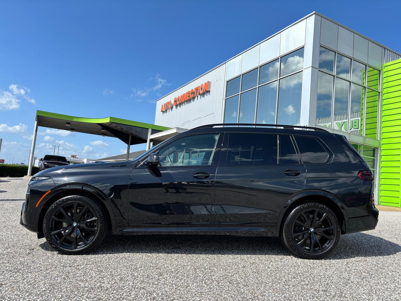 BMW X7 M60i Sports Activity Vehicle 2025