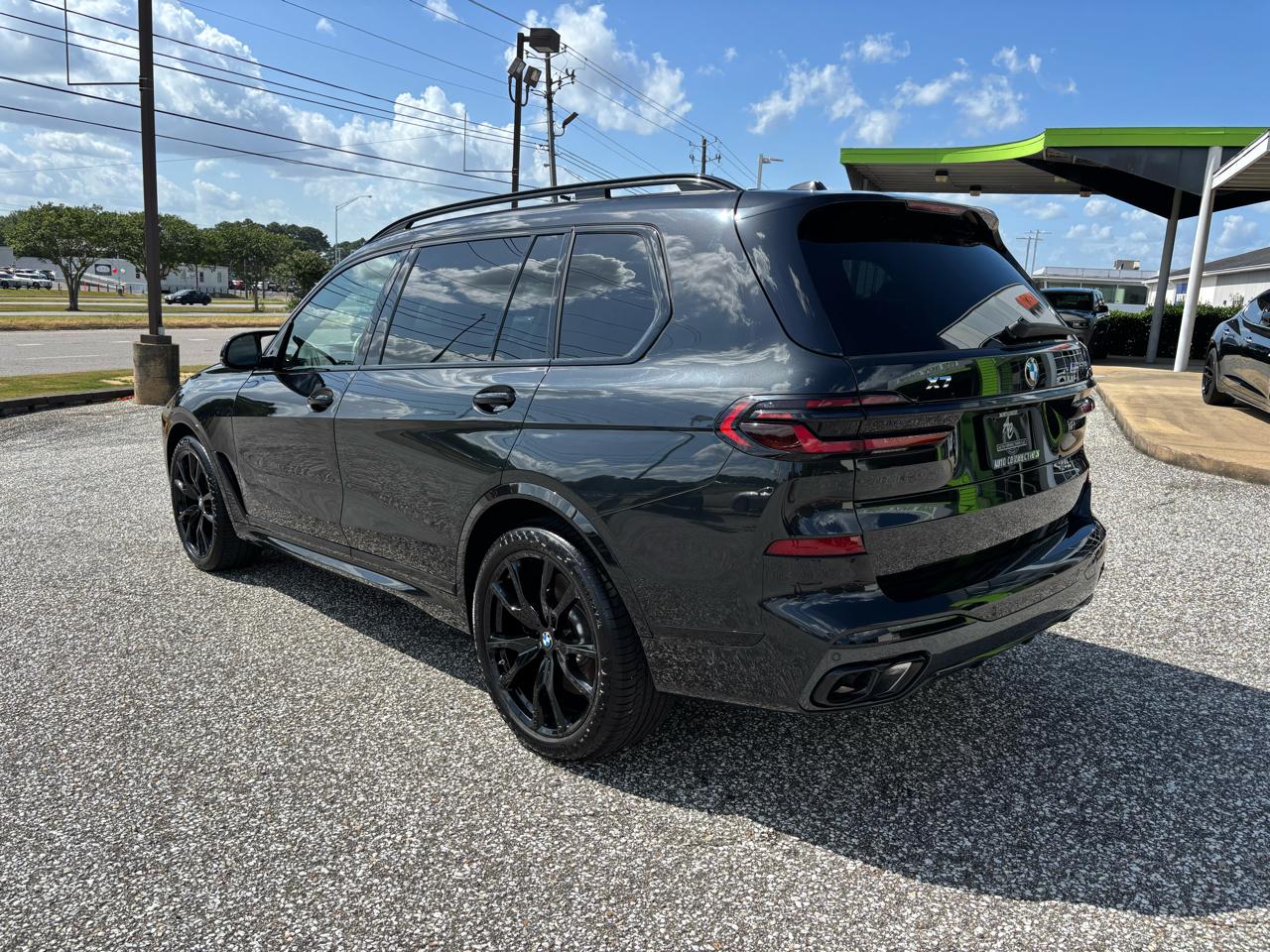 BMW X7 M60i Sports Activity Vehicle 2025