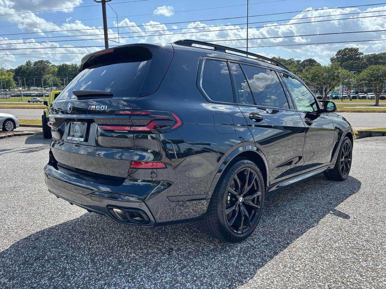 BMW X7 M60i Sports Activity Vehicle 2025