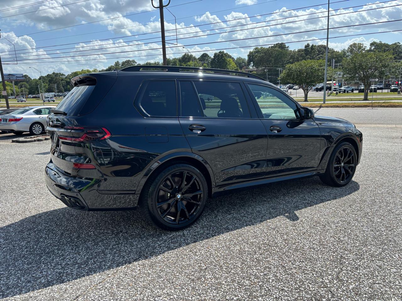 BMW X7 M60i Sports Activity Vehicle 2025