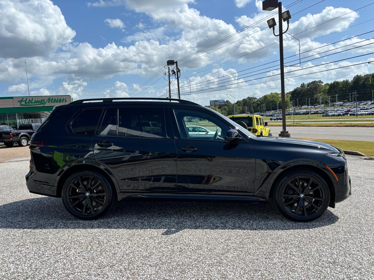 BMW X7 M60i Sports Activity Vehicle 2025