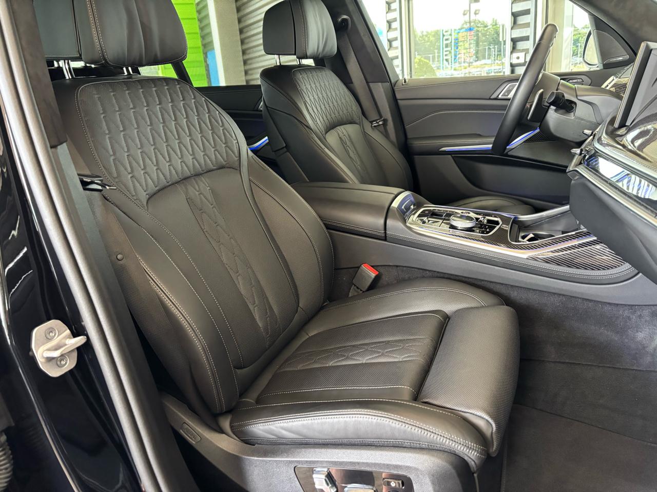 BMW X7 M60i Sports Activity Vehicle 2025