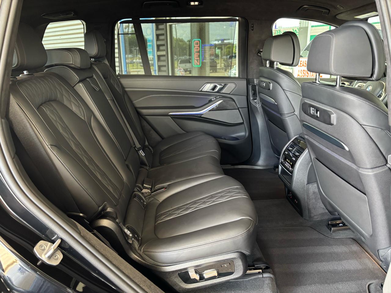 BMW X7 M60i Sports Activity Vehicle 2025