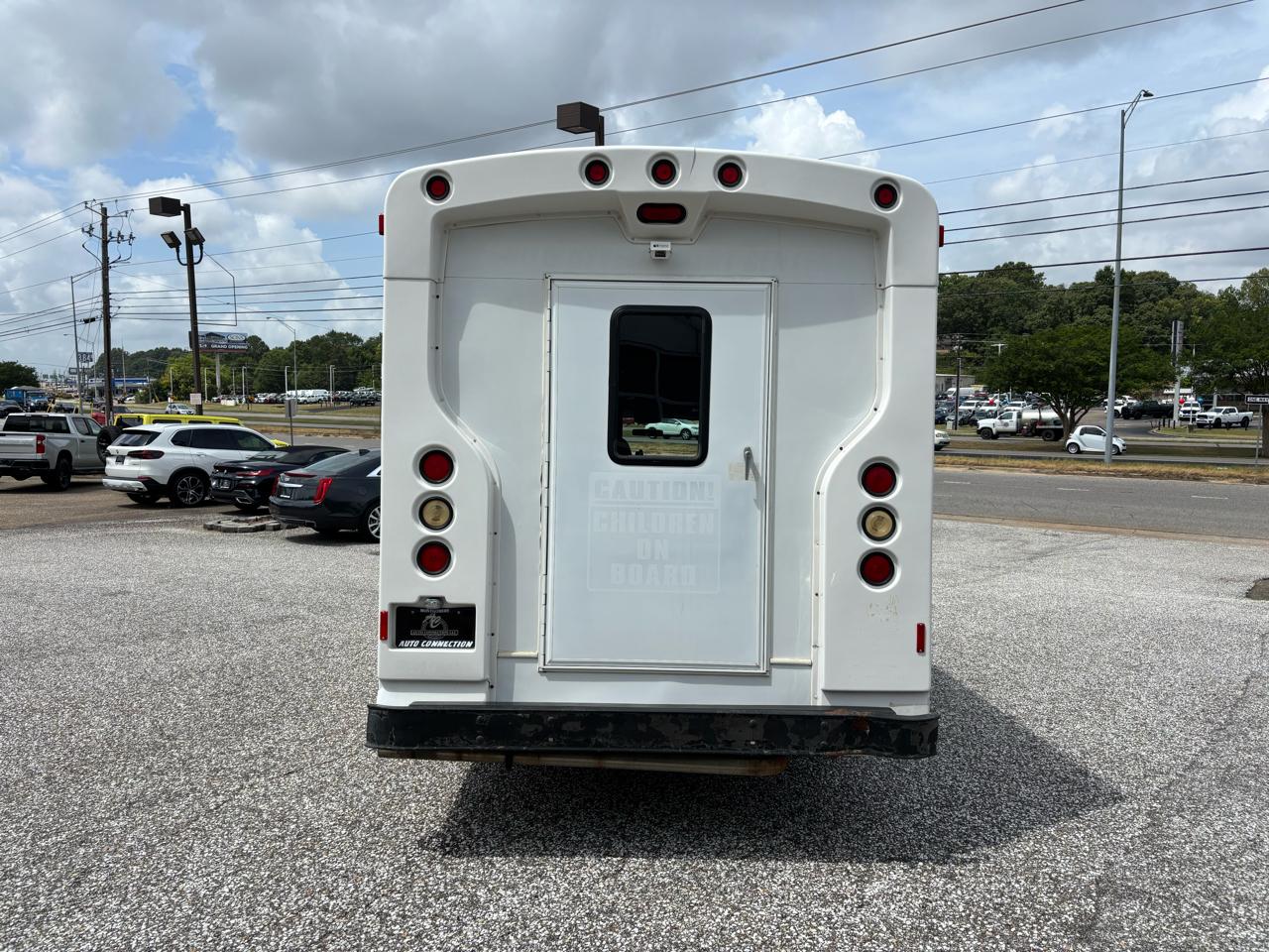 Ford Econoline Commercial Cutaway E-350 Super Duty 138" WB DRW 2006