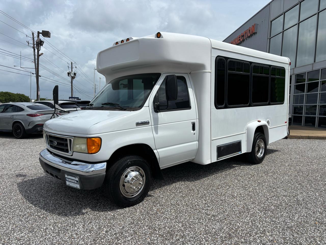 Ford Econoline Commercial Cutaway E-350 Super Duty 138" WB DRW 2006