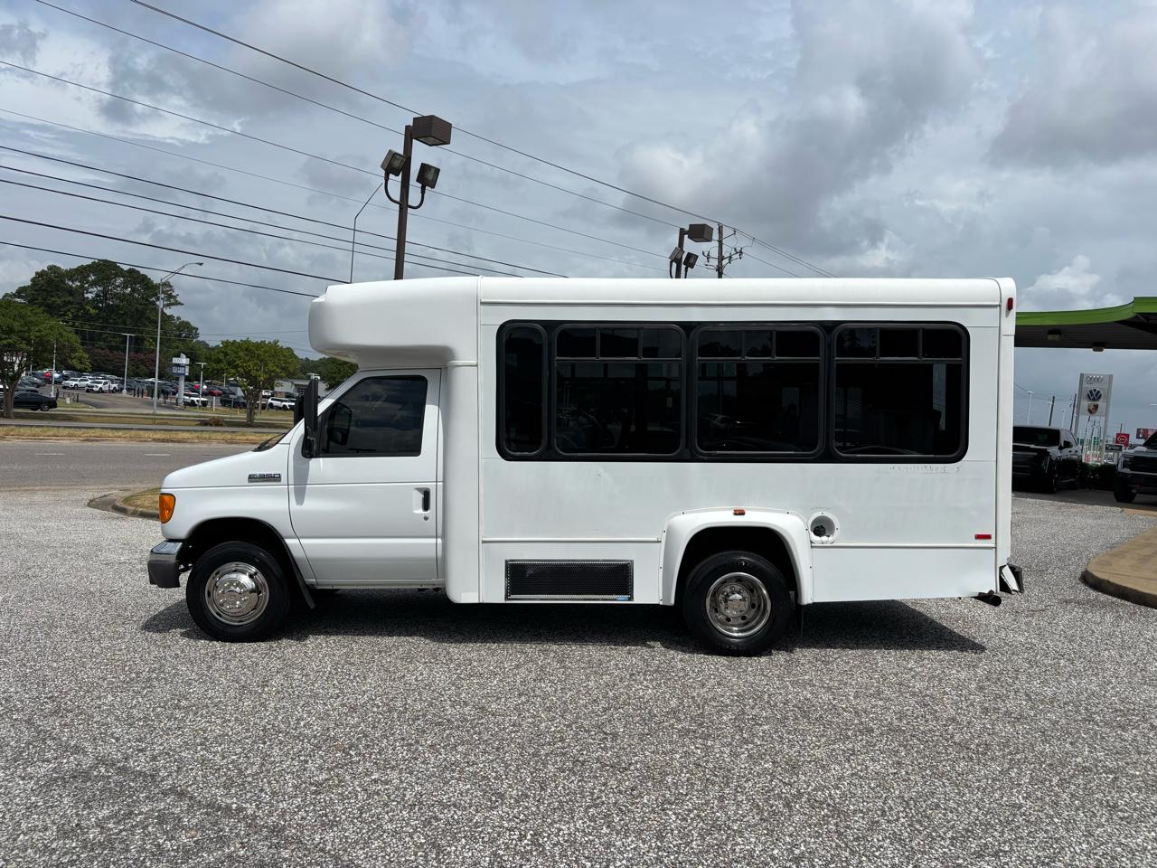 Ford Econoline Commercial Cutaway E-350 Super Duty 138" WB DRW 2006