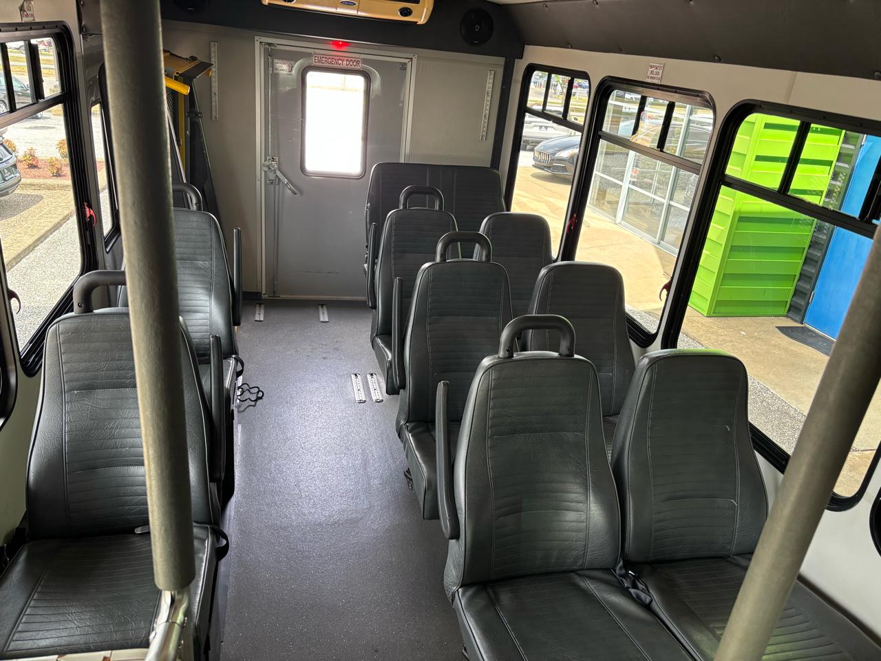 Ford Econoline Commercial Cutaway E-350 Super Duty 138" WB DRW 2006