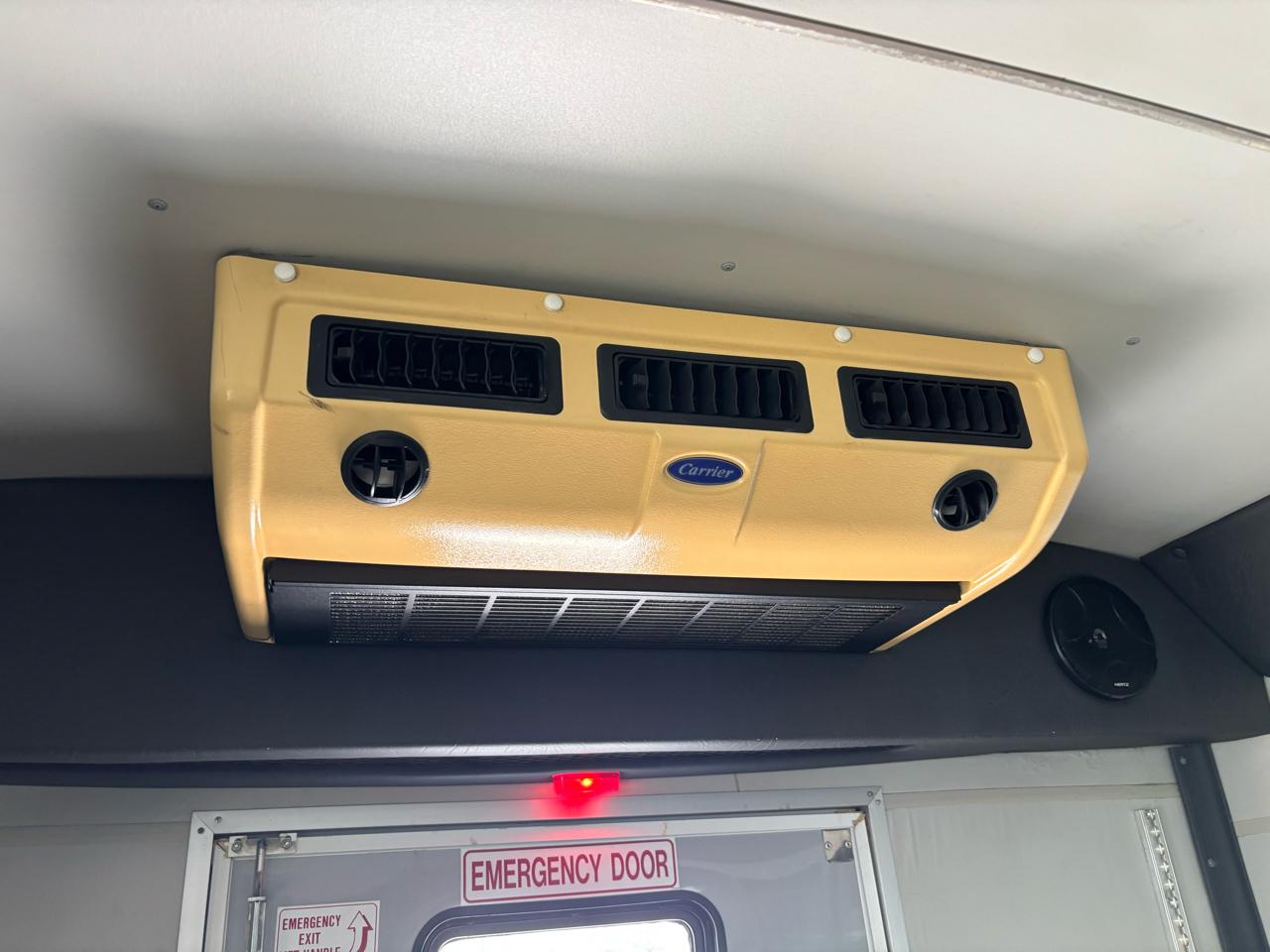 Ford Econoline Commercial Cutaway E-350 Super Duty 138" WB DRW 2006