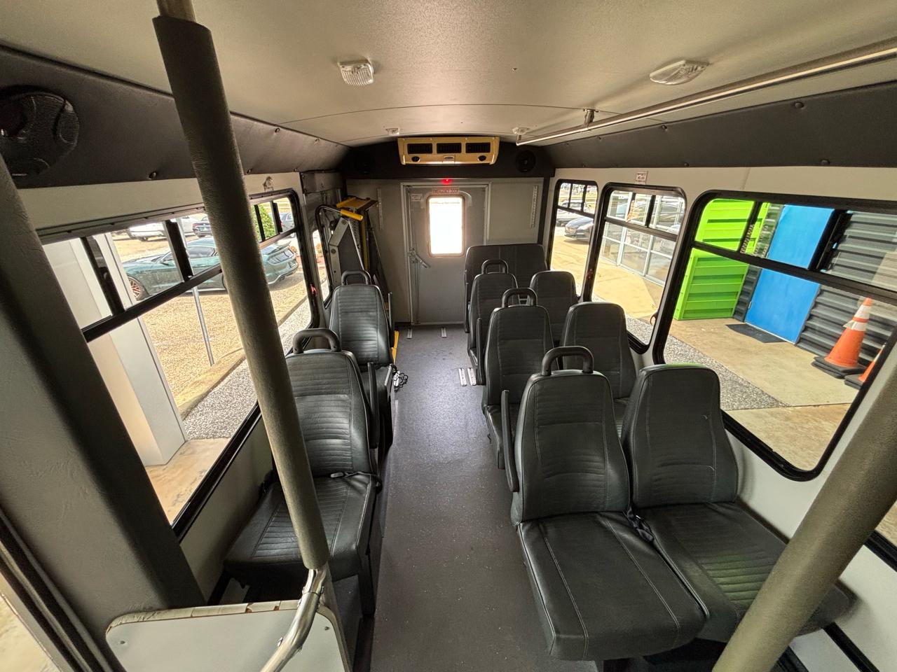Ford Econoline Commercial Cutaway E-350 Super Duty 138" WB DRW 2006