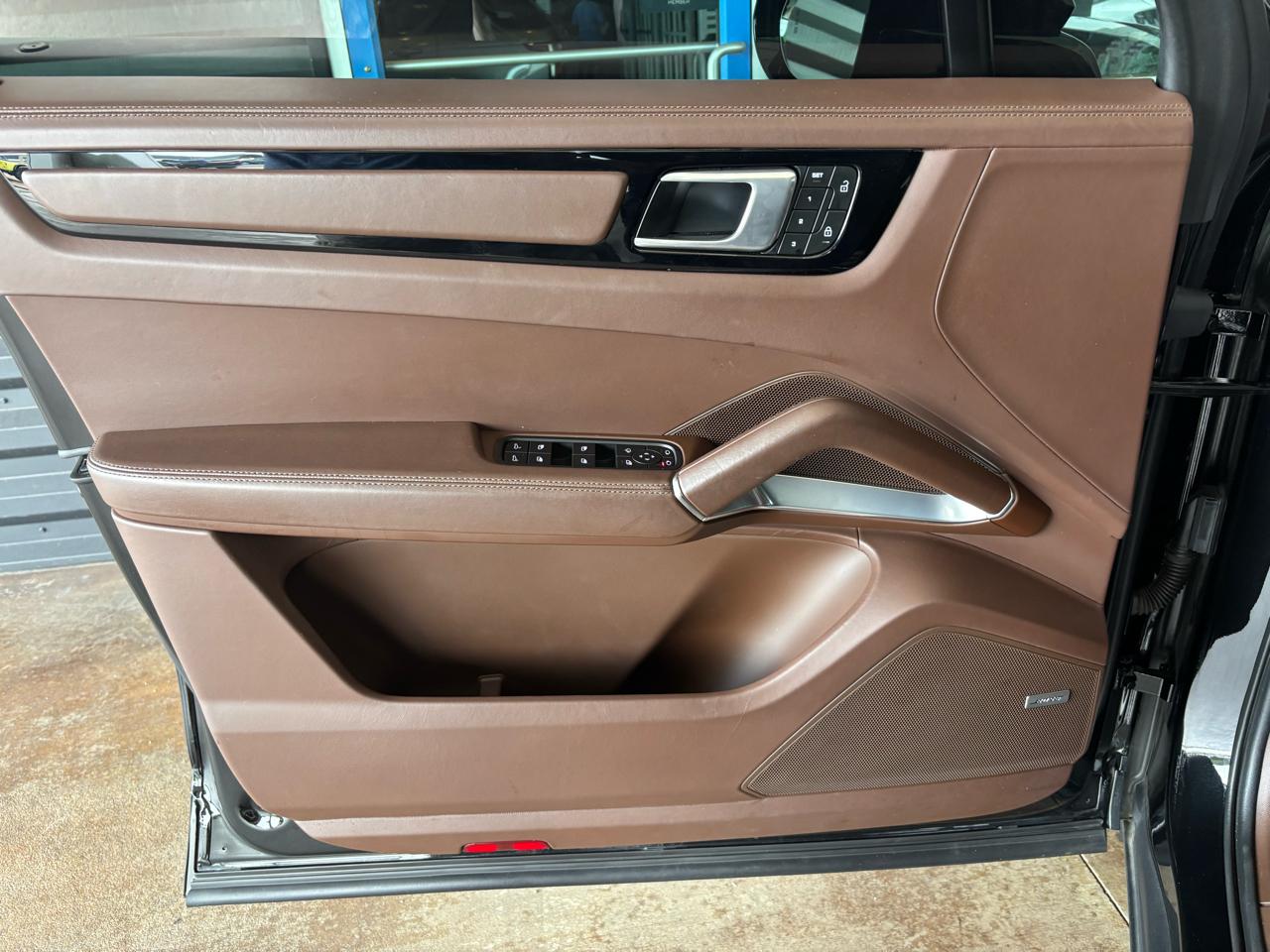 Porsche Cayenne Turbo AWD 2023