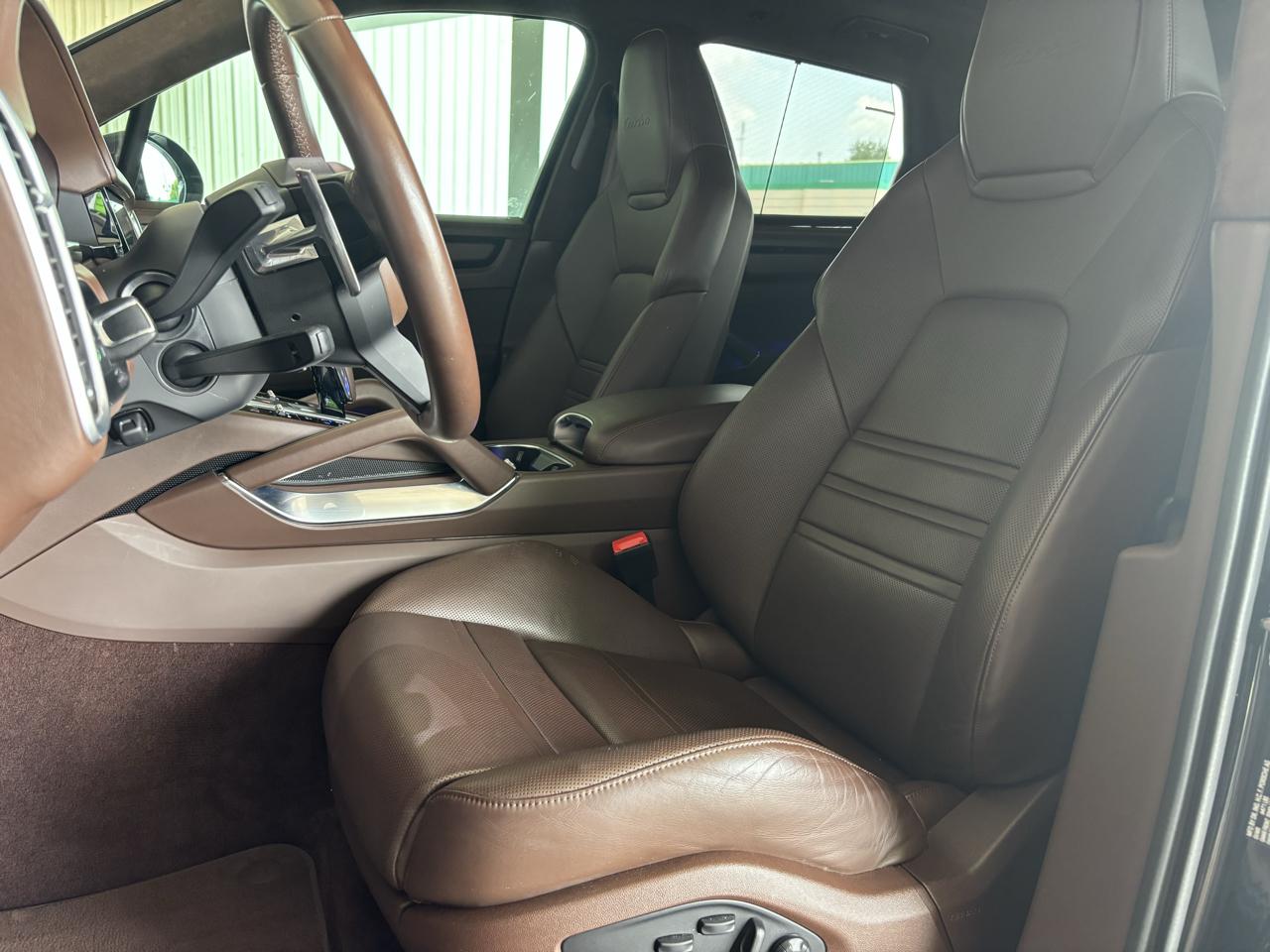 Porsche Cayenne Turbo AWD 2023
