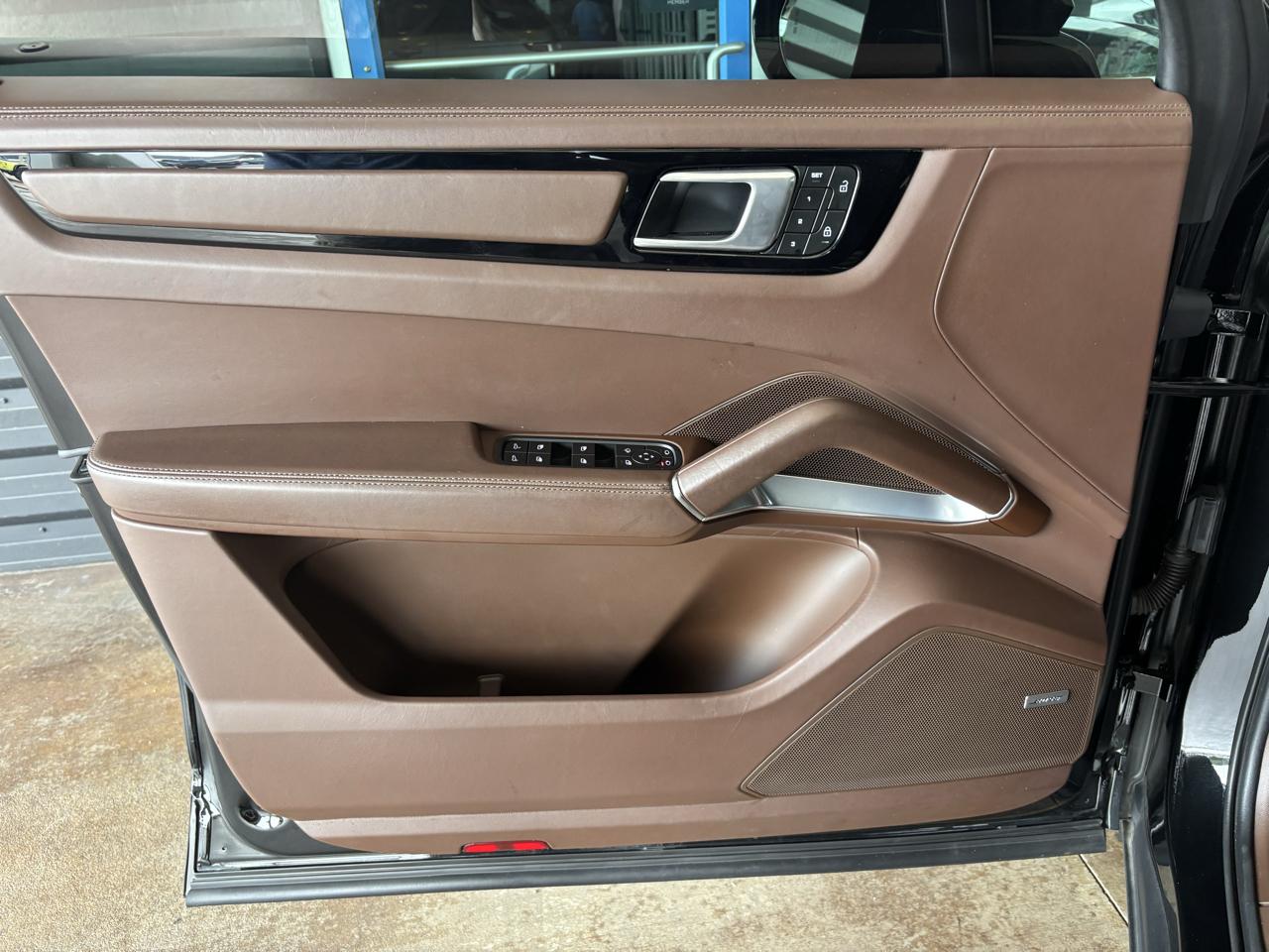 Porsche Cayenne Turbo AWD 2023