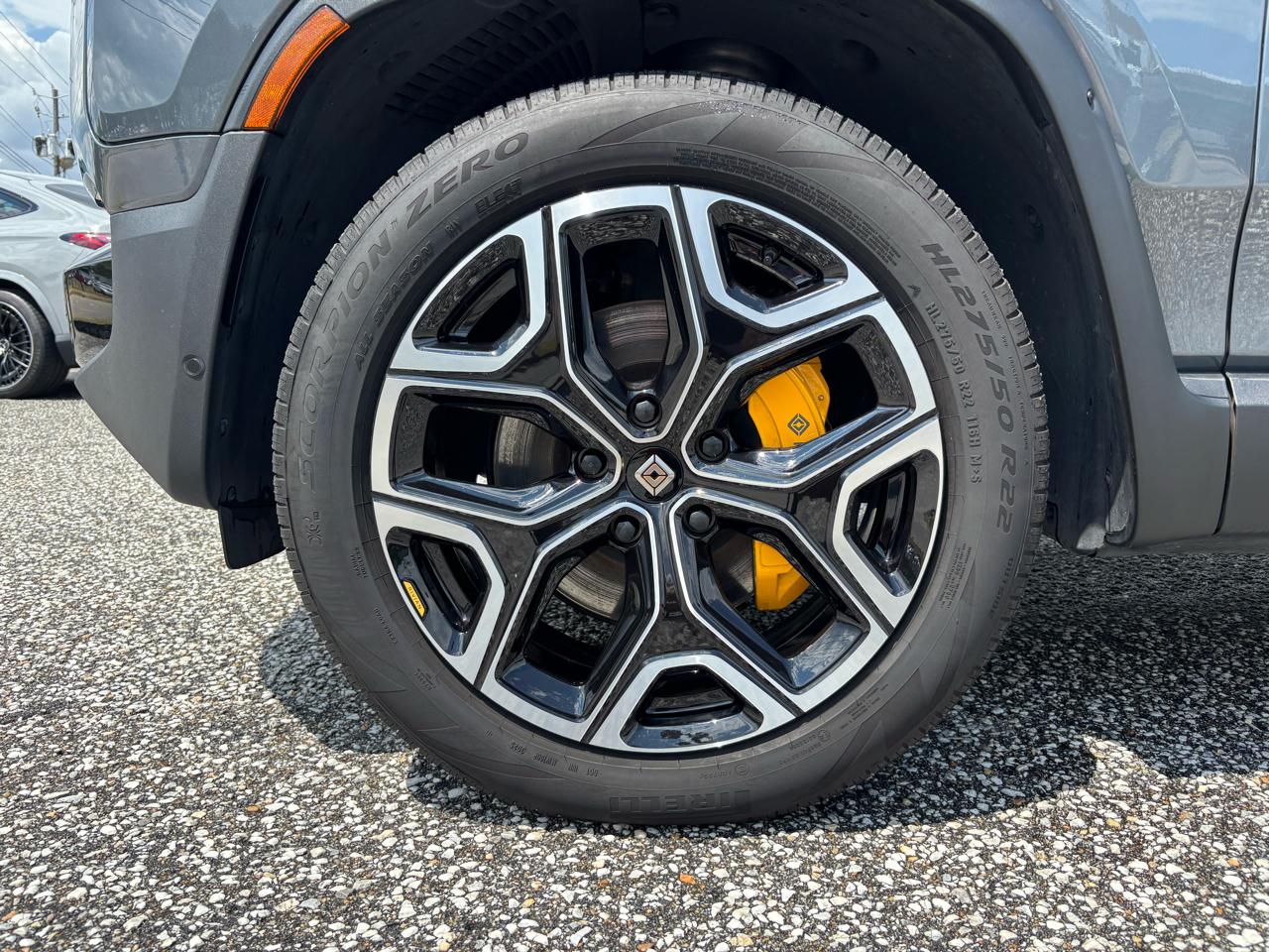 Rivian R1S Adventure Quad-Motor Large Pack 2024