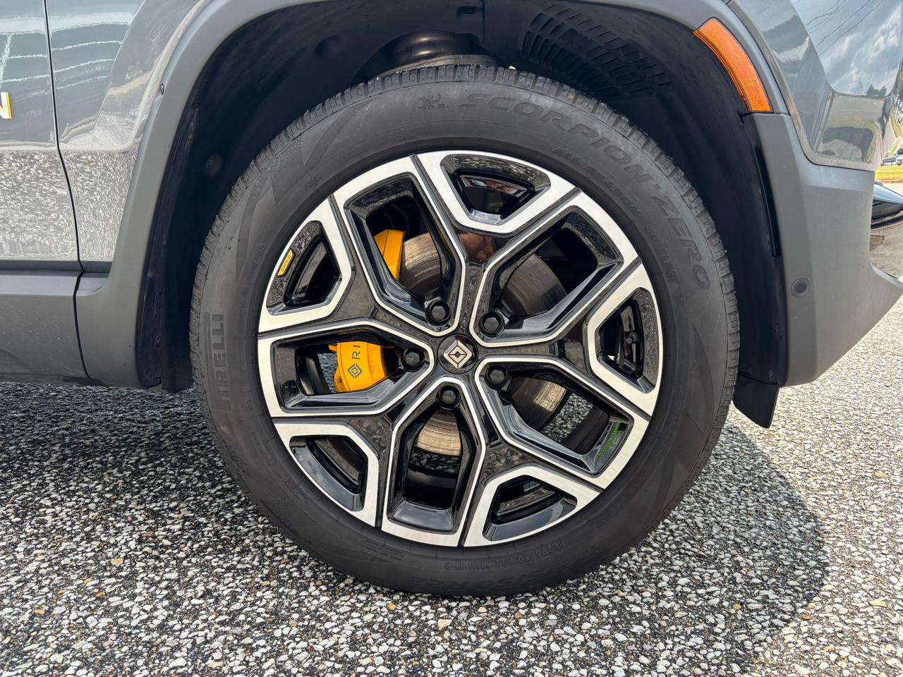 Rivian R1S Adventure Quad-Motor Large Pack 2024