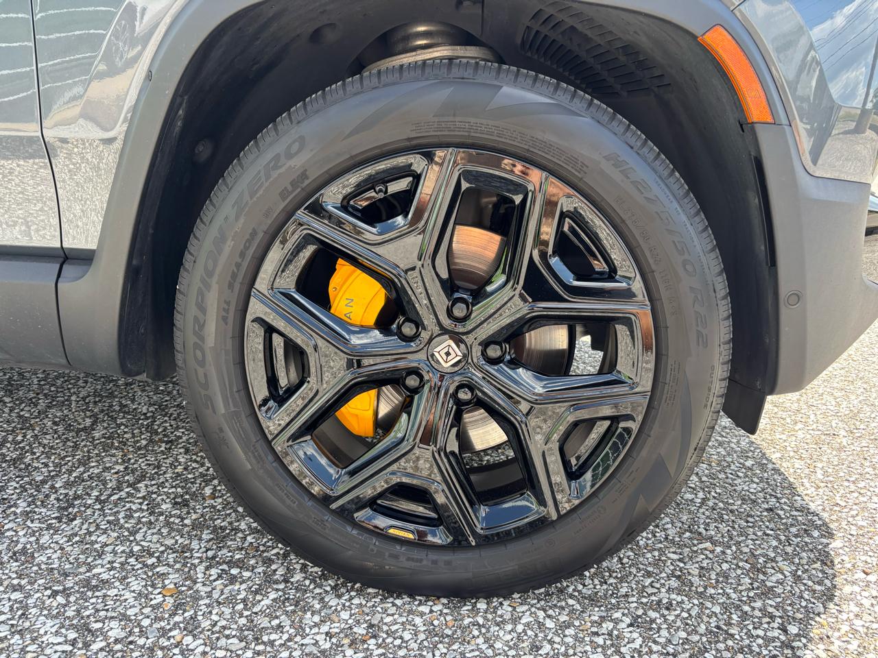 Rivian R1S Adventure Quad-Motor Large Pack 2024