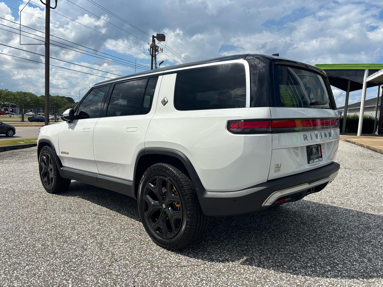 Rivian R1S Adventure Quad-Motor Large Pack 2024