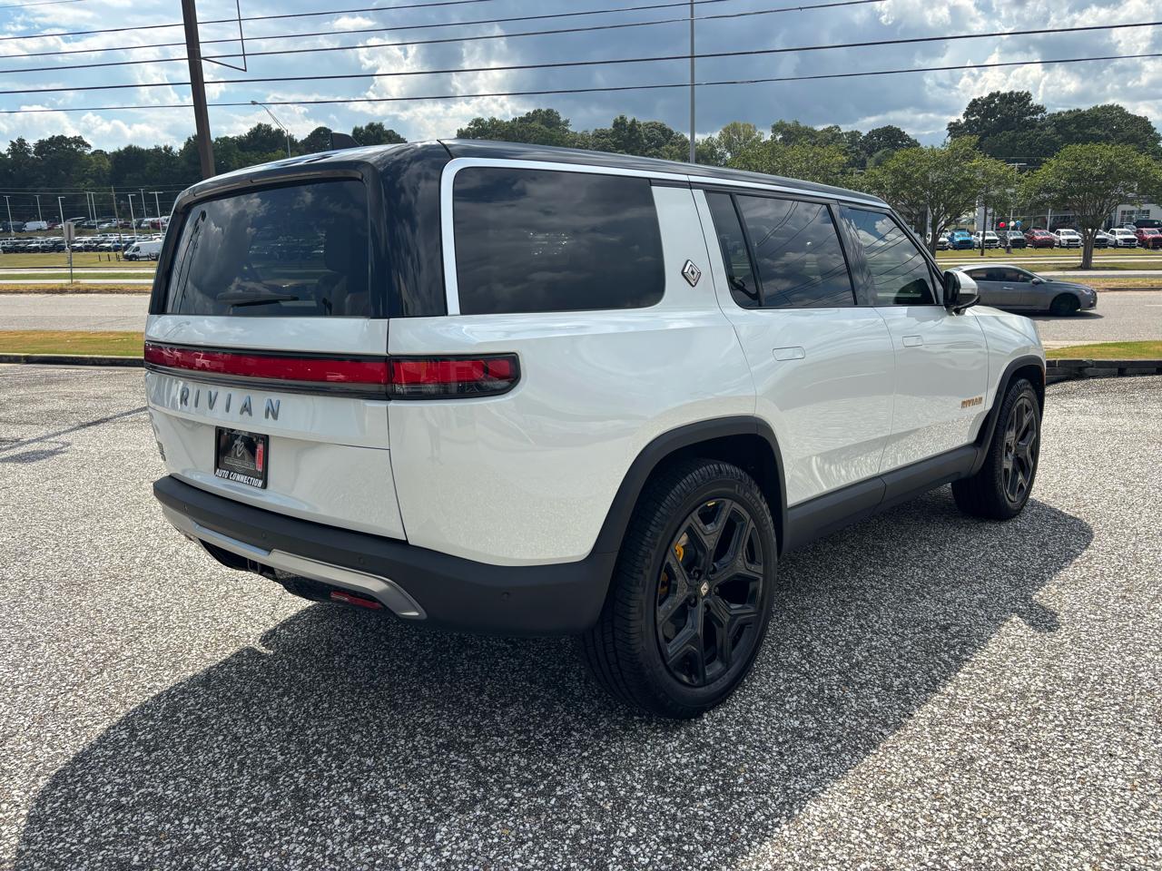 Rivian R1S Adventure Quad-Motor Large Pack 2024