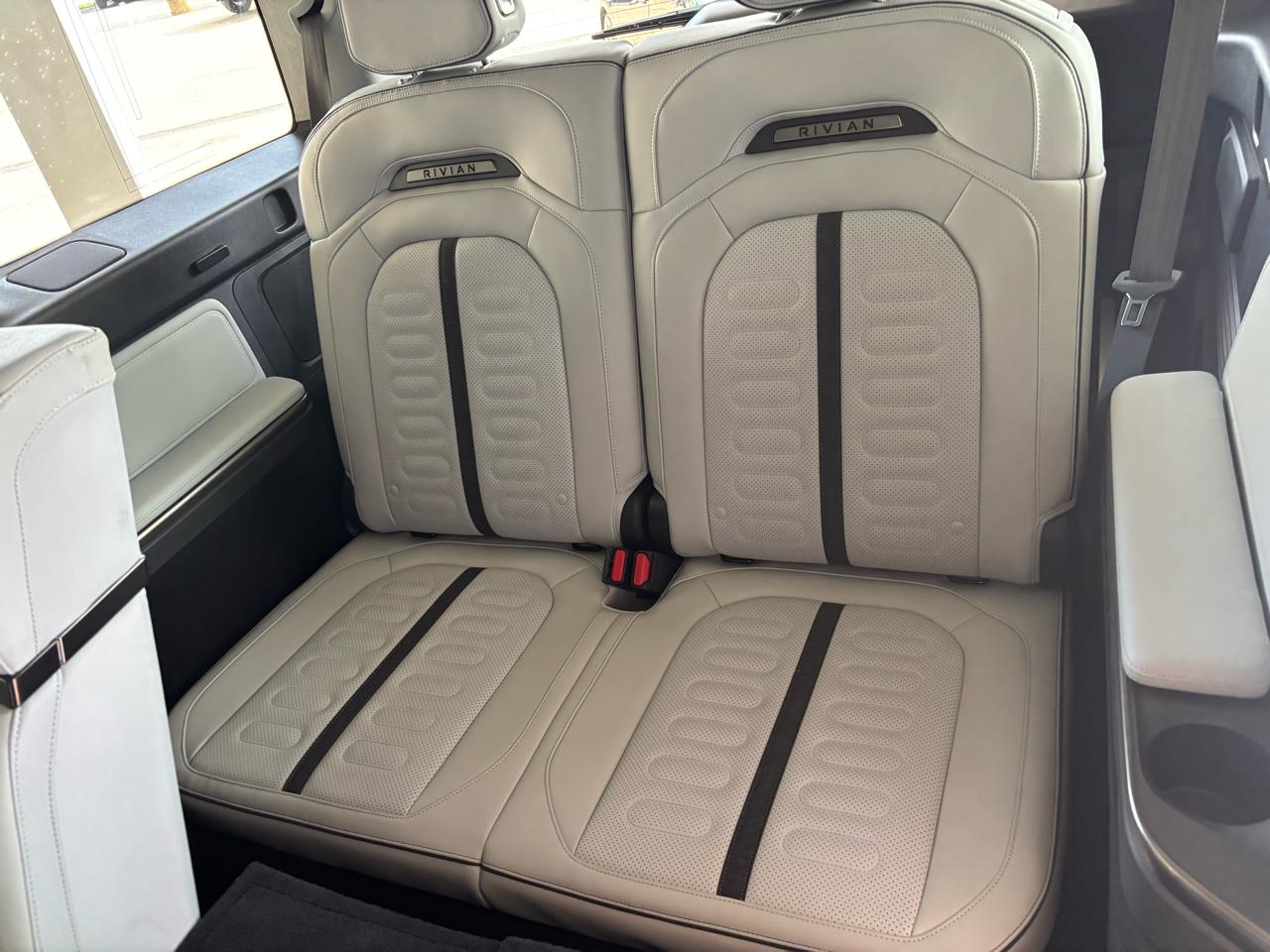 Rivian R1S Adventure Quad-Motor Large Pack 2024