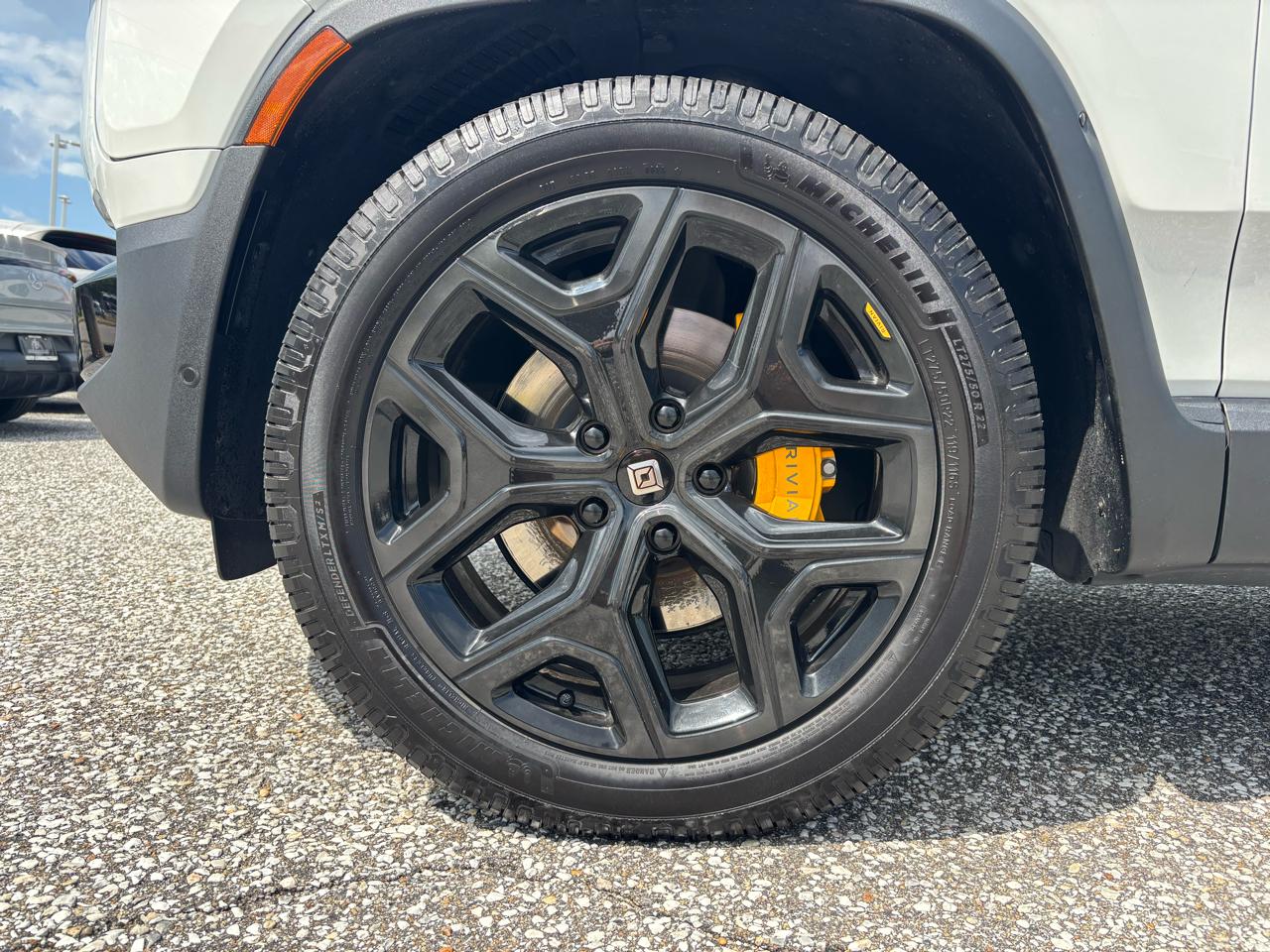Rivian R1S Adventure Quad-Motor Large Pack 2024