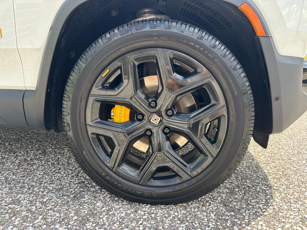 Rivian R1S Adventure Quad-Motor Large Pack 2024