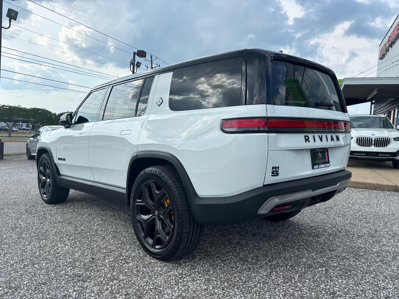 Rivian R1S Adventure Quad-Motor Large Pack 2024