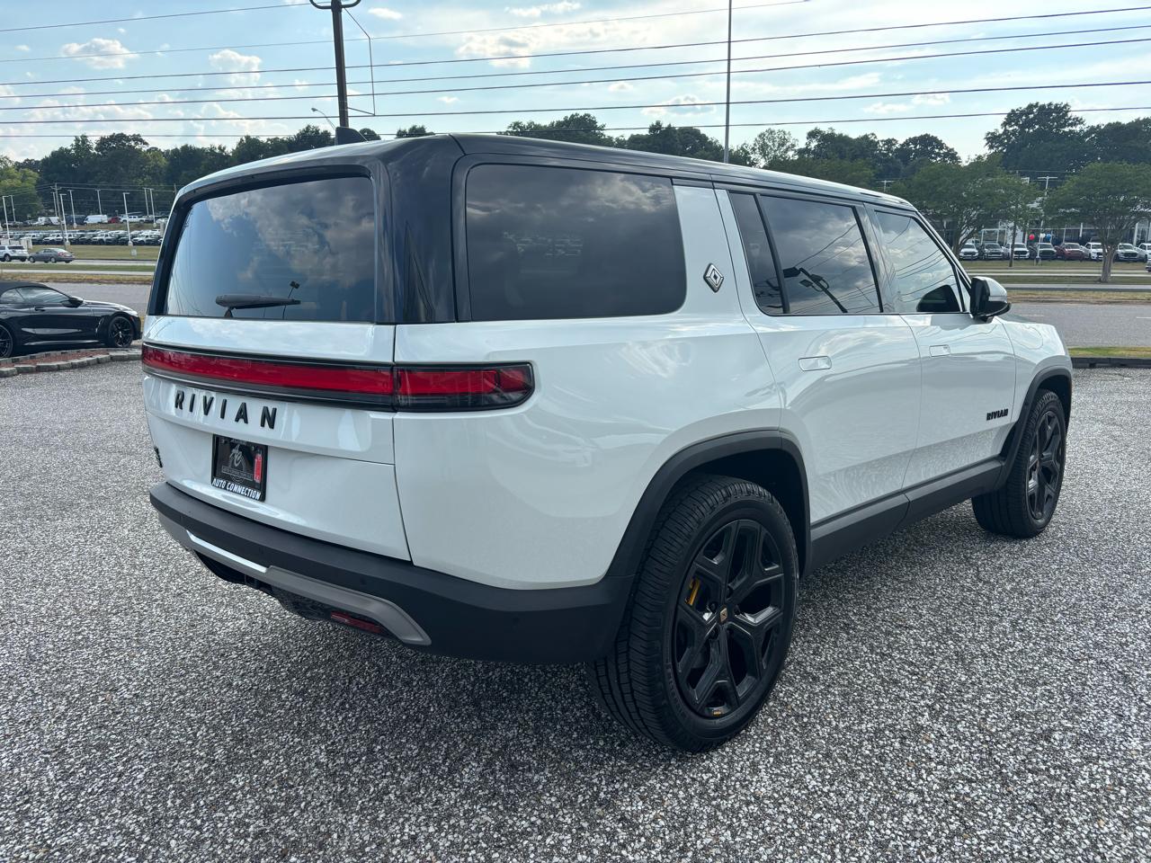 Rivian R1S Adventure Quad-Motor Large Pack 2024