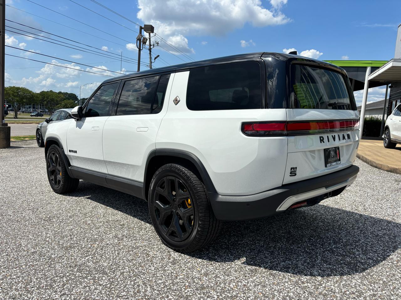 Rivian R1S Adventure Quad-Motor Large Pack 2024