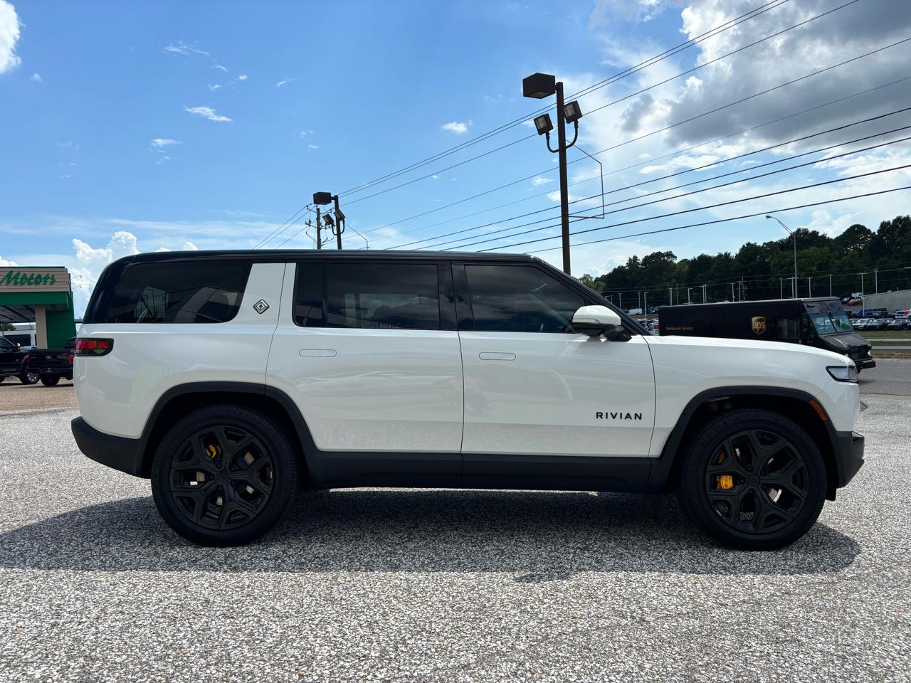 Rivian R1S Adventure Quad-Motor Large Pack 2024