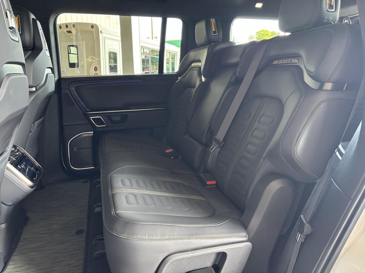 Rivian R1S Adventure Quad-Motor Large Pack 2023