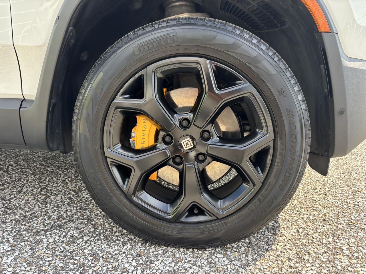 Rivian R1S Adventure Quad-Motor Large Pack 2023