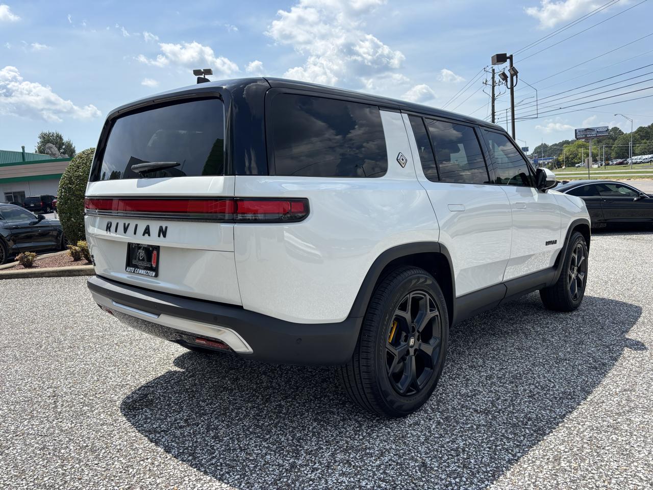 Rivian R1S Adventure Quad-Motor Large Pack 2023