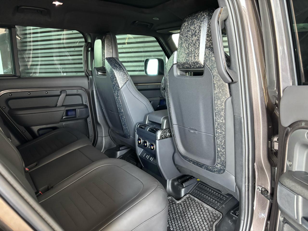 Land Rover Defender 110 P635 OCTA 2026