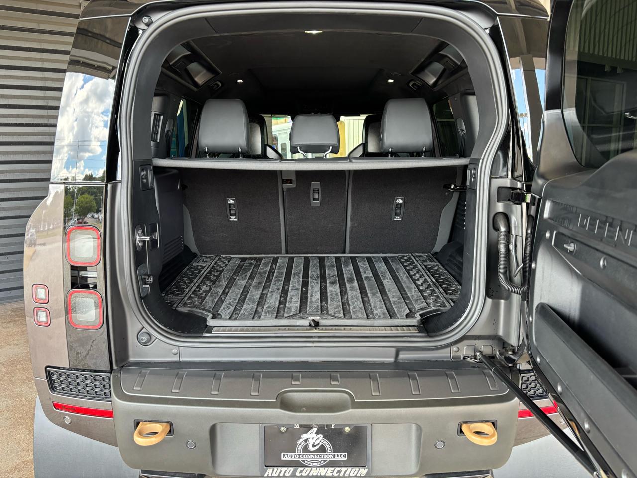 Land Rover Defender 110 P635 OCTA 2026