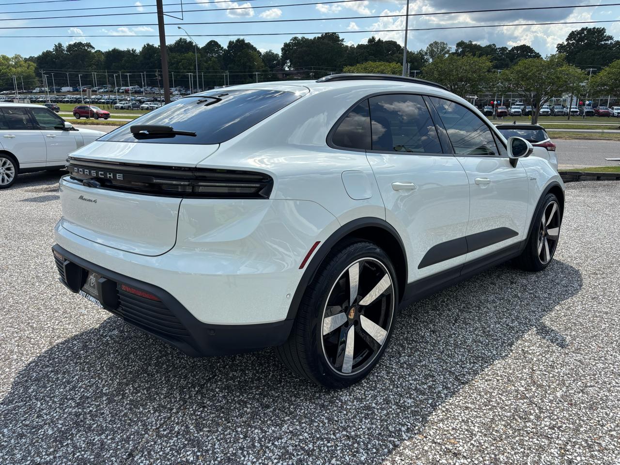 Porsche Macan Electric 4 AWD 2024