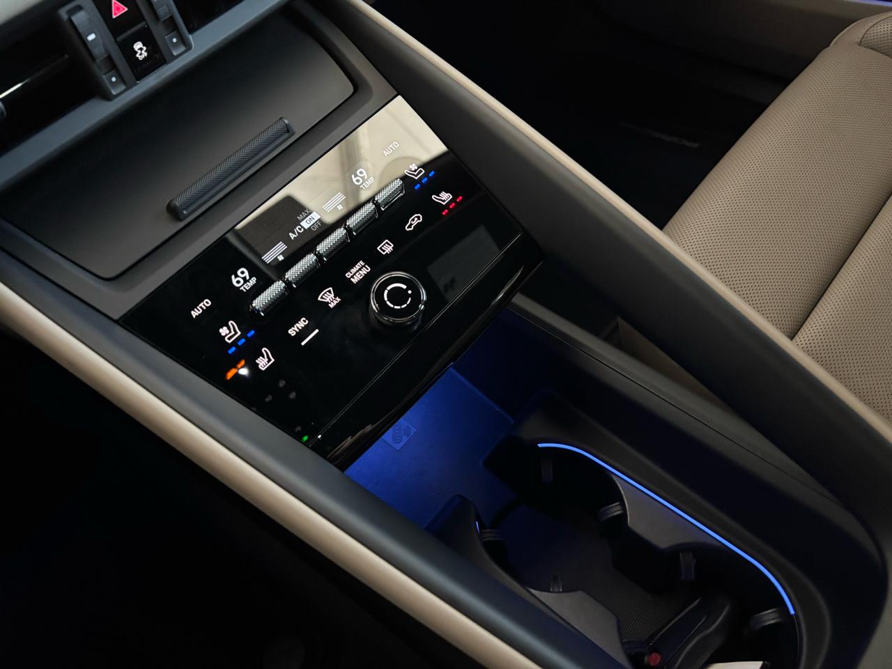 Porsche Macan Electric 4 AWD 2024