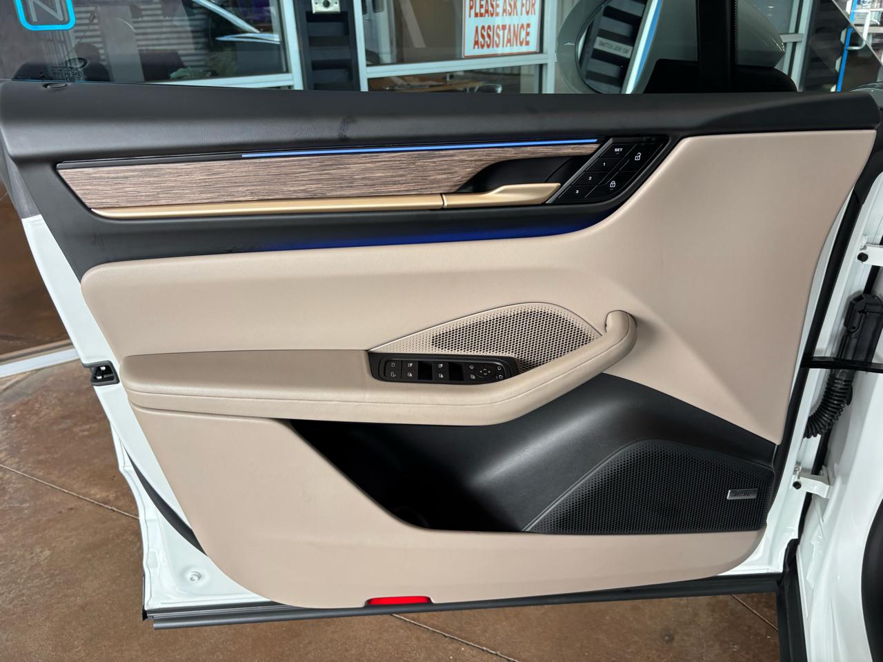 Porsche Macan Electric 4 AWD 2024