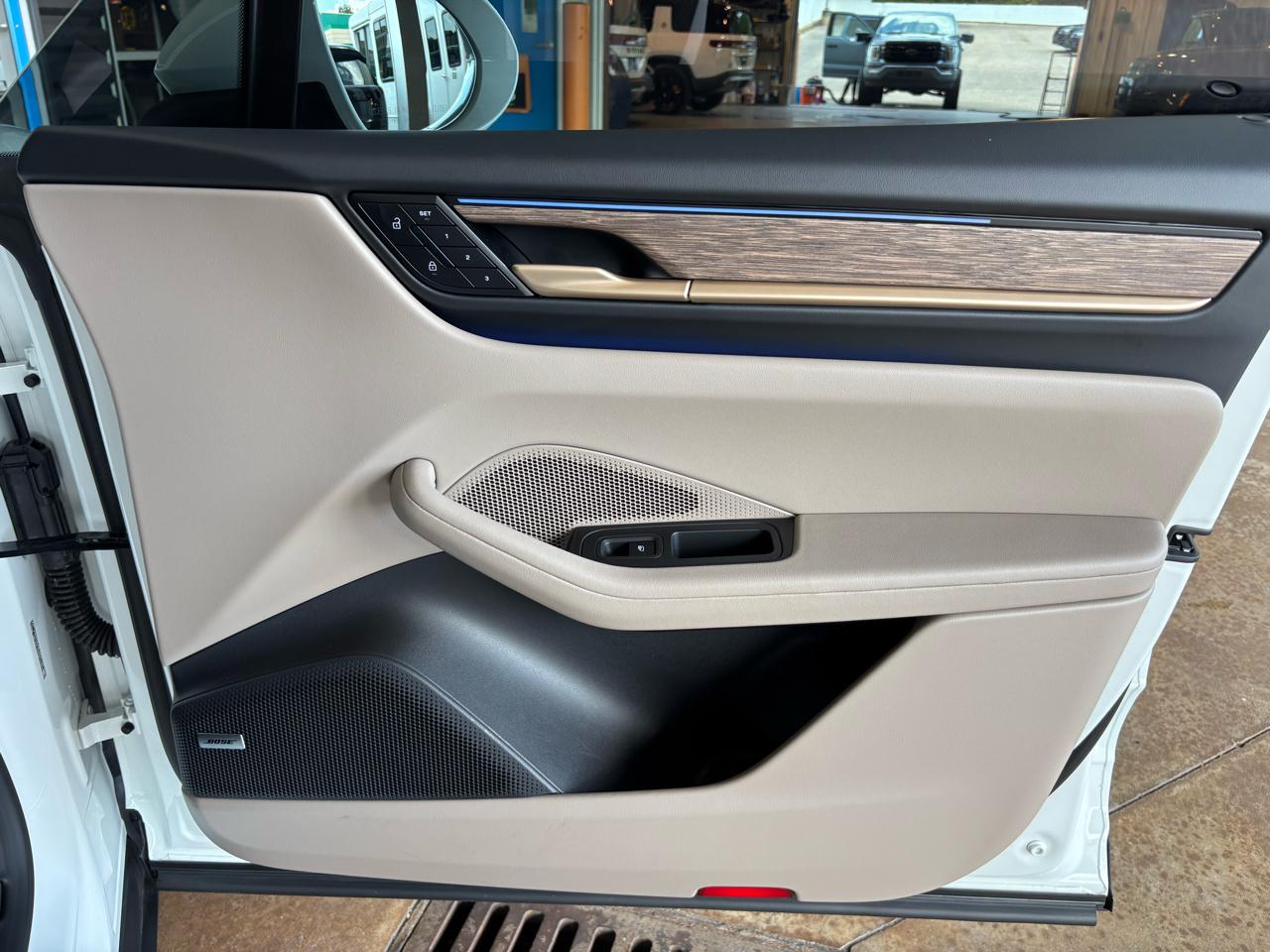 Porsche Macan Electric 4 AWD 2024