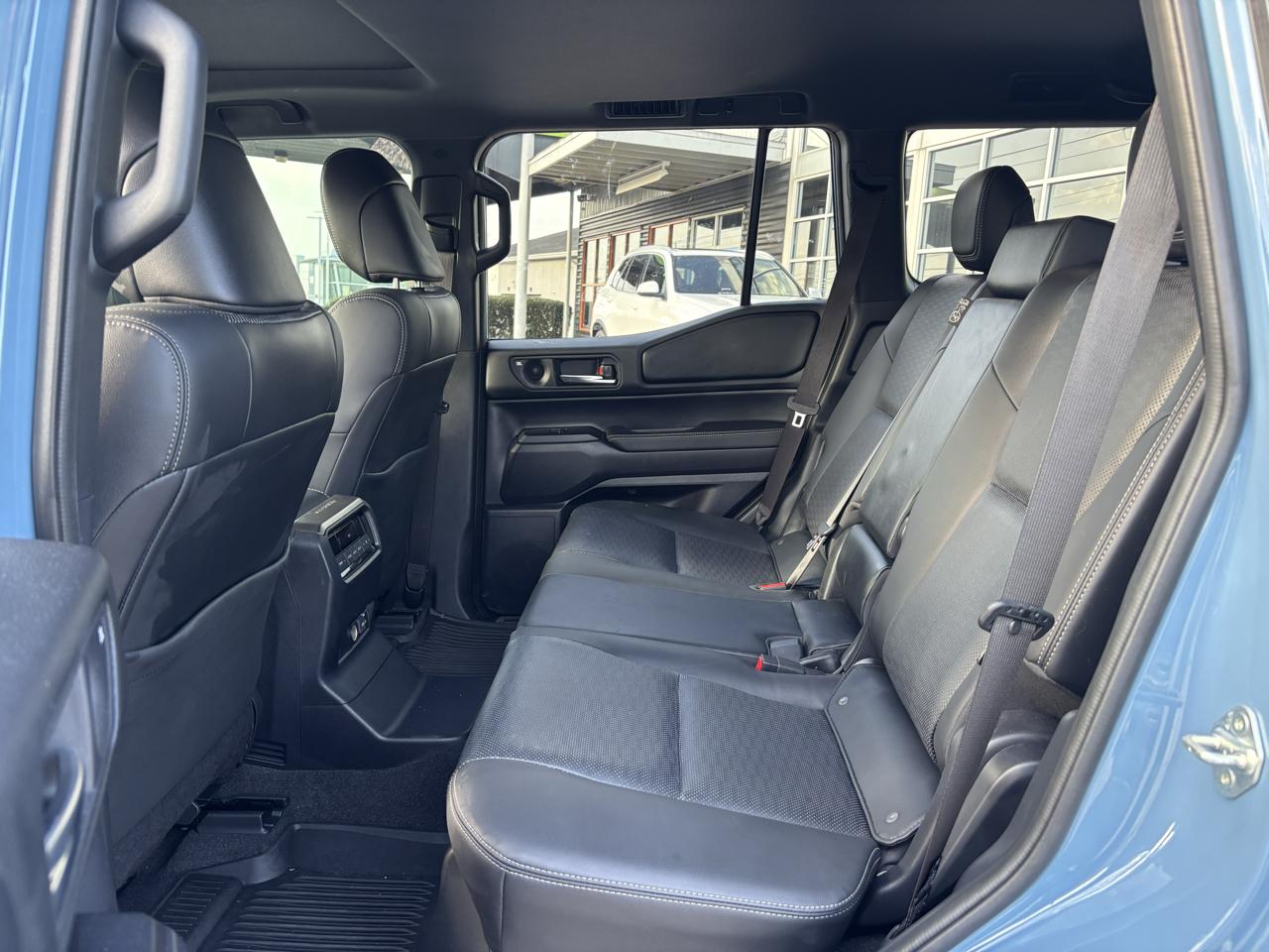 Toyota Land Cruiser 4dr 4WD 2025