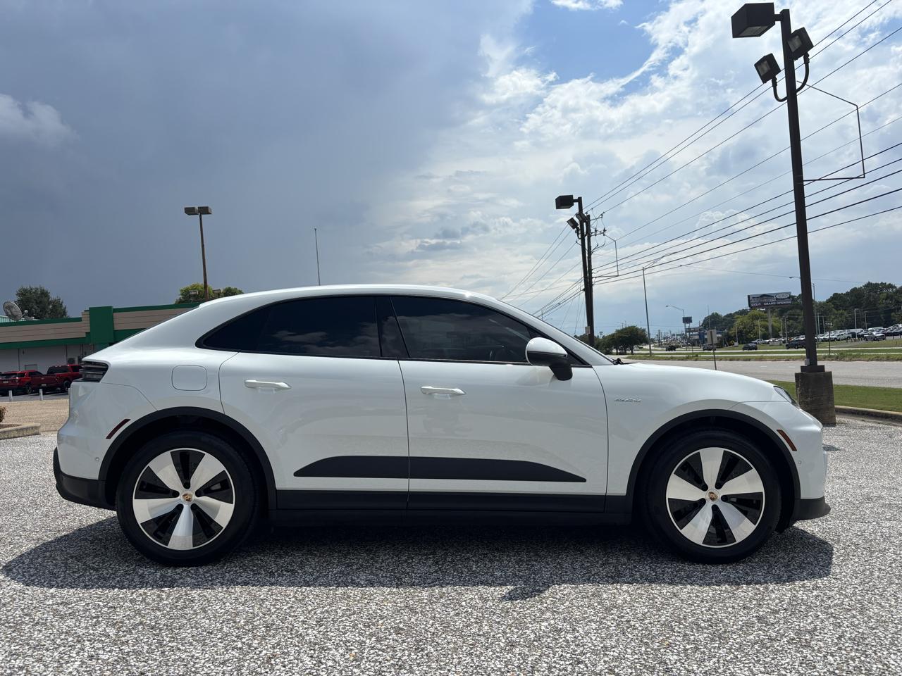 Porsche Macan Electric 4 AWD 2024