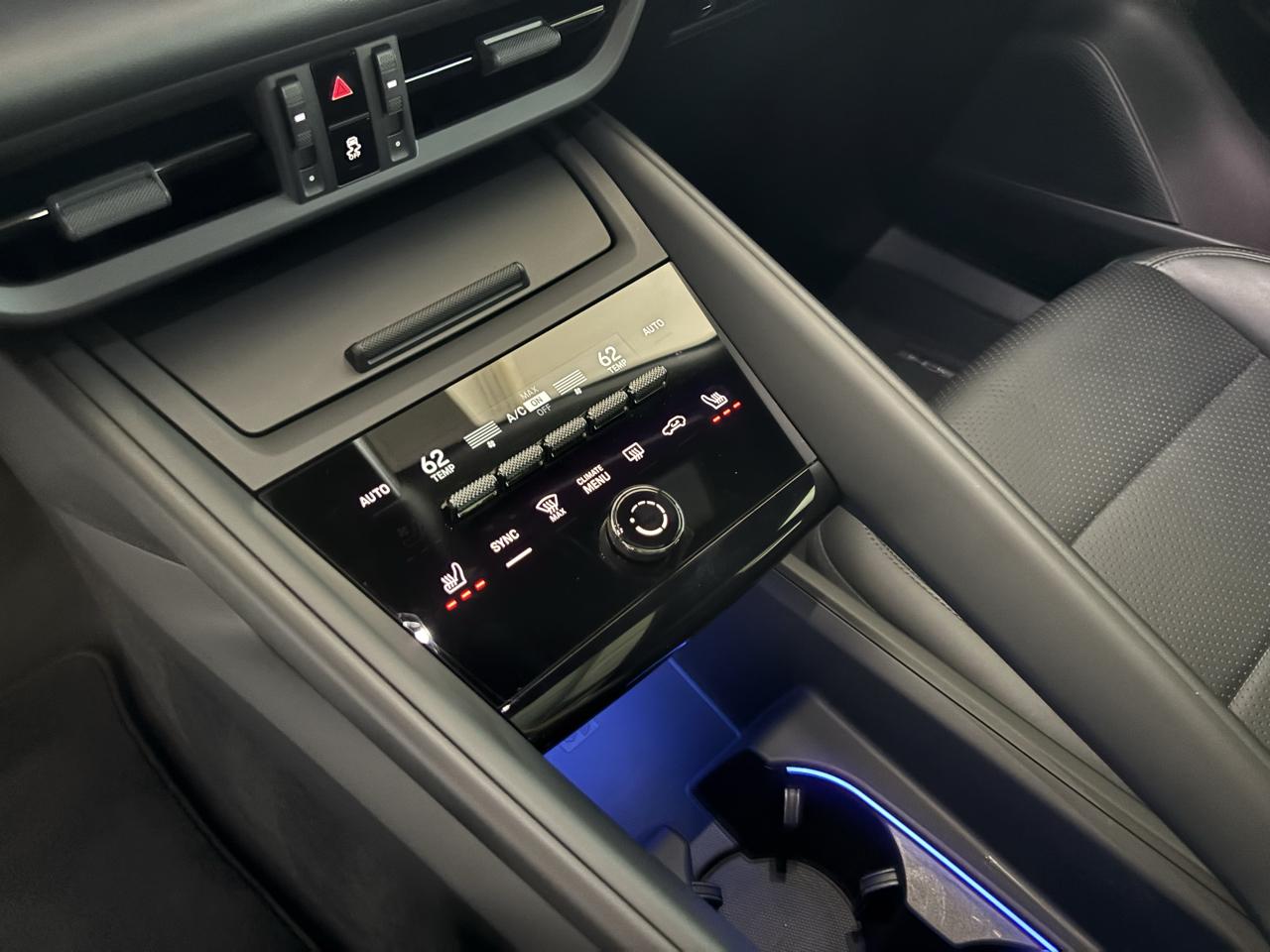 Porsche Macan Electric 4 AWD 2024
