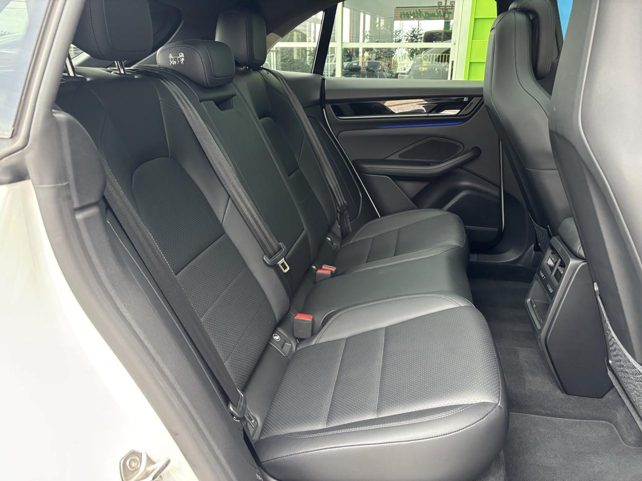 Porsche Macan Electric 4 AWD 2024