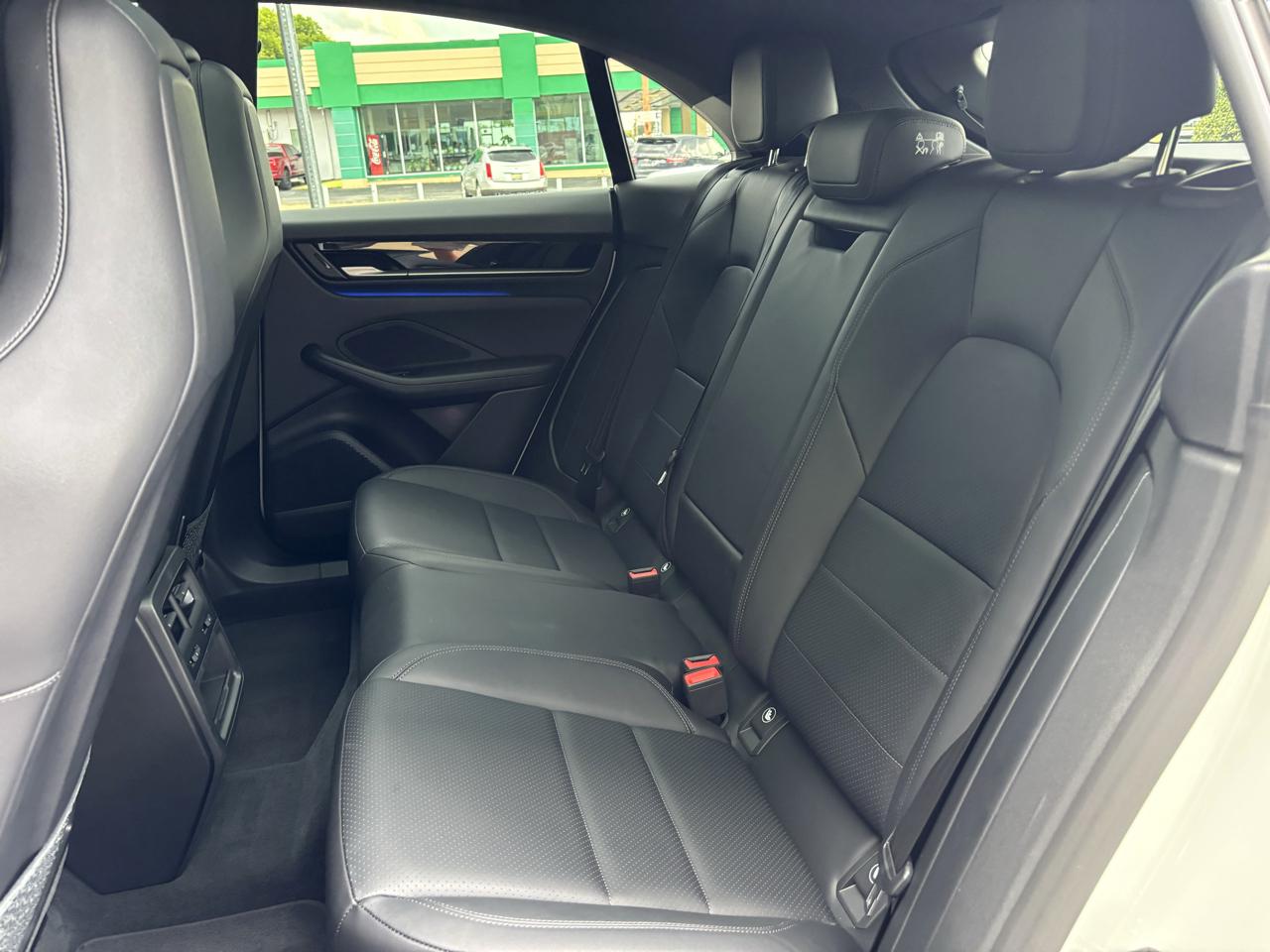 Porsche Macan Electric 4 AWD 2024