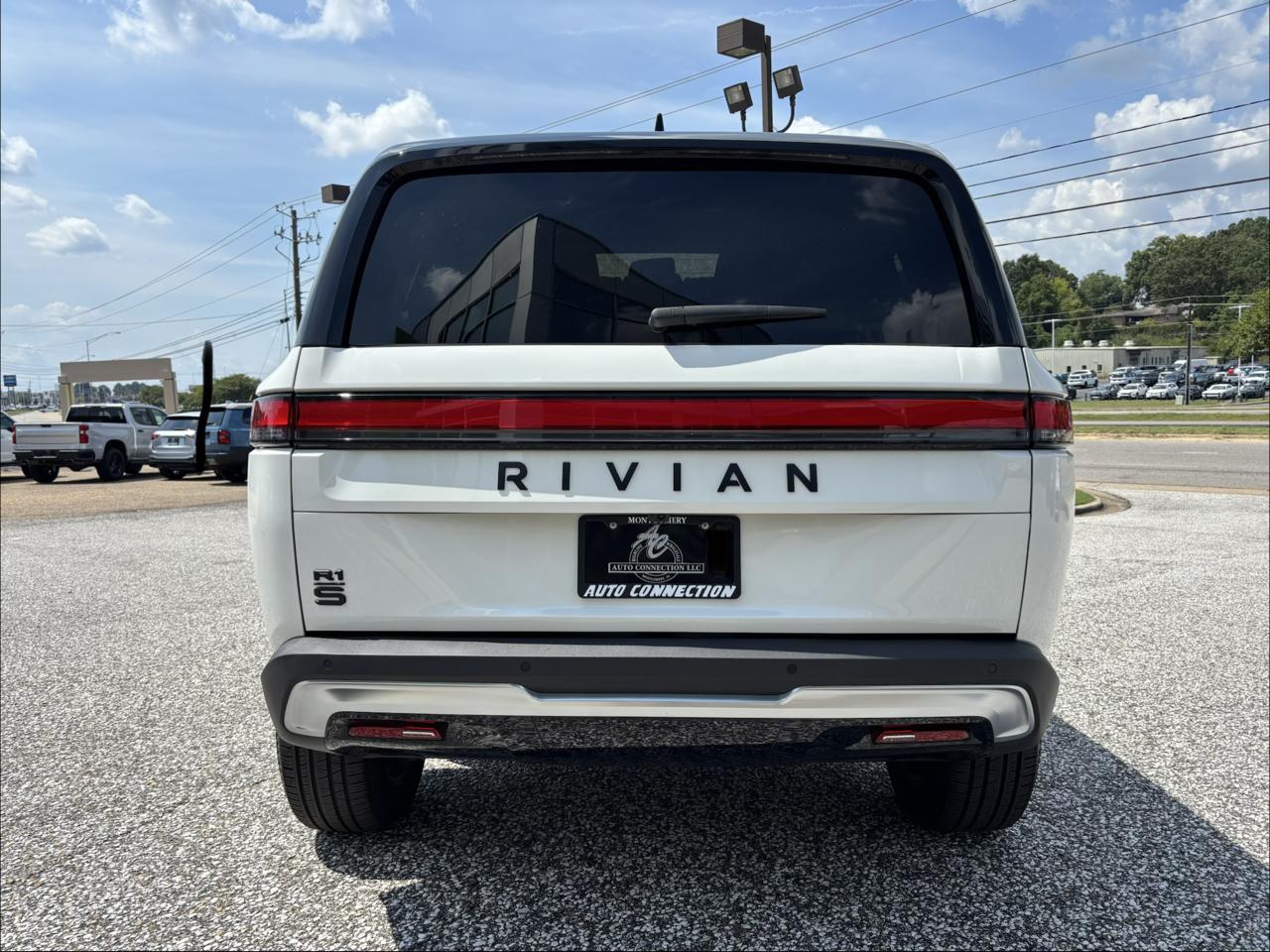 Rivian R1S Adventure Quad-Motor Large Pack 2024