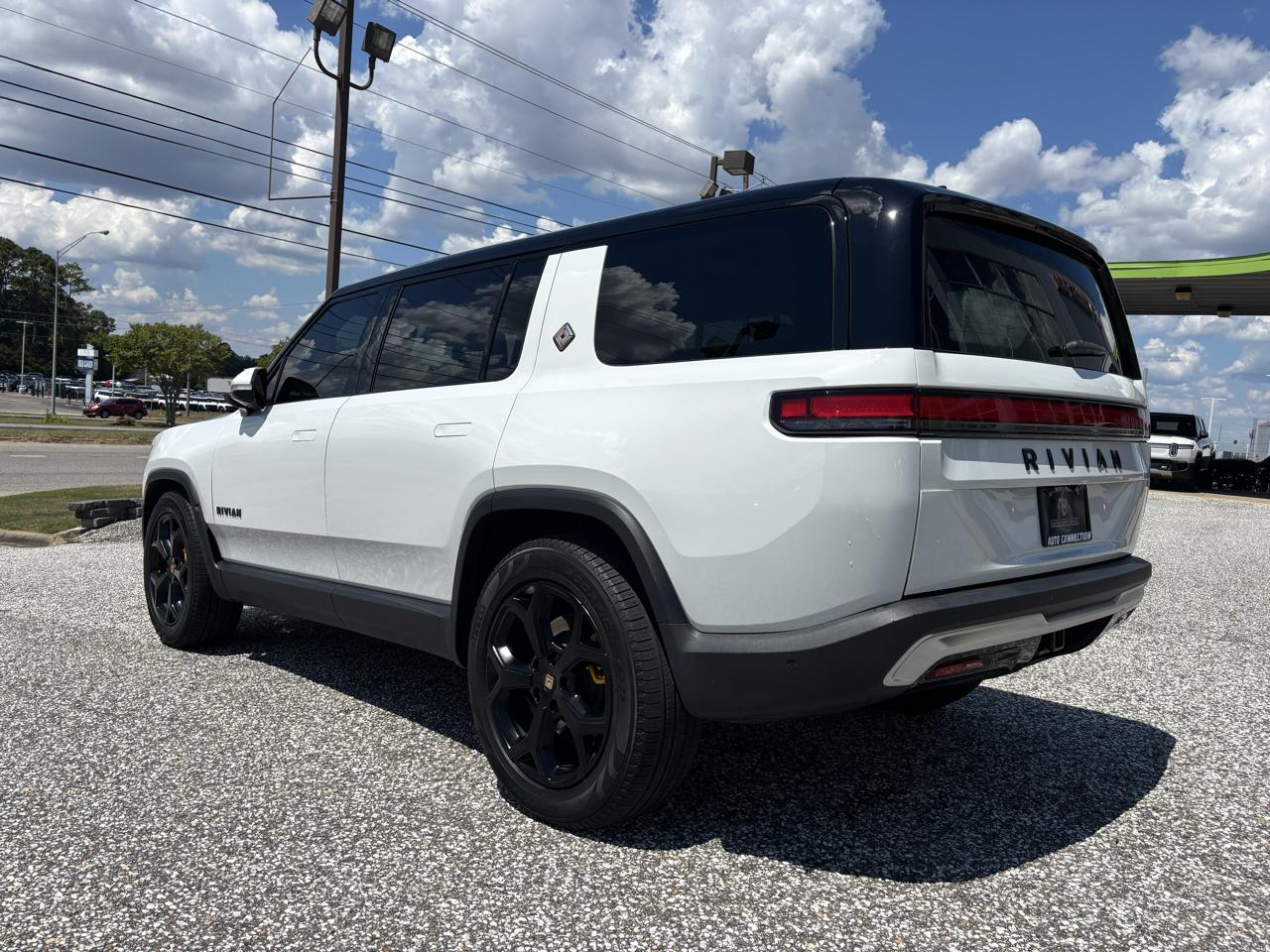 Rivian R1S Adventure Quad-Motor Large Pack 2024