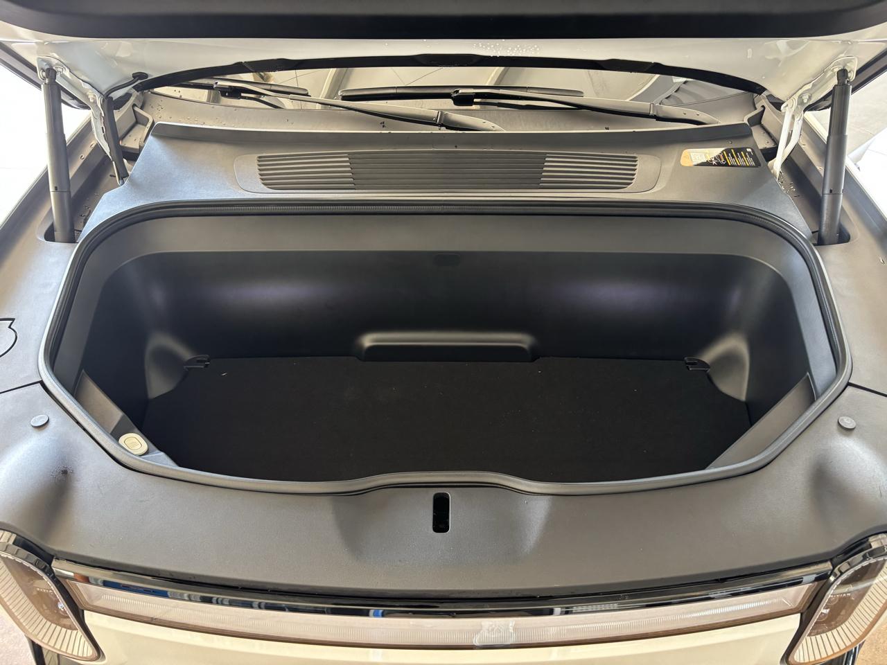 Rivian R1S Adventure Quad-Motor Large Pack 2024